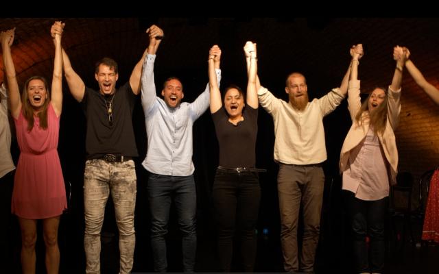 Divadlo improvizácie Moment